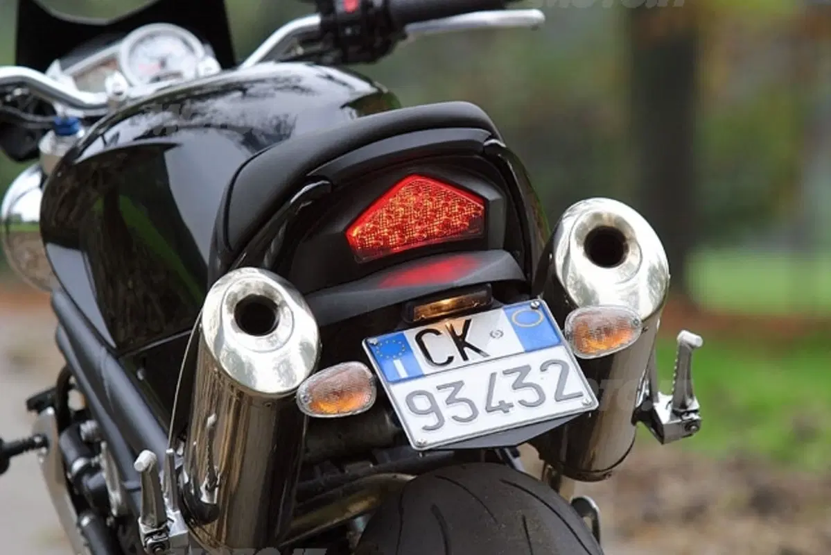 TRIUMPH Speed Triple 1050 (6)