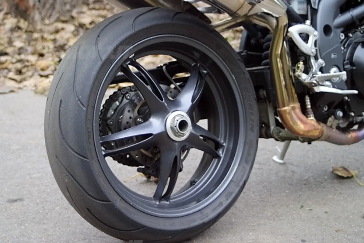 TRIUMPH Speed Triple 1050 (8)