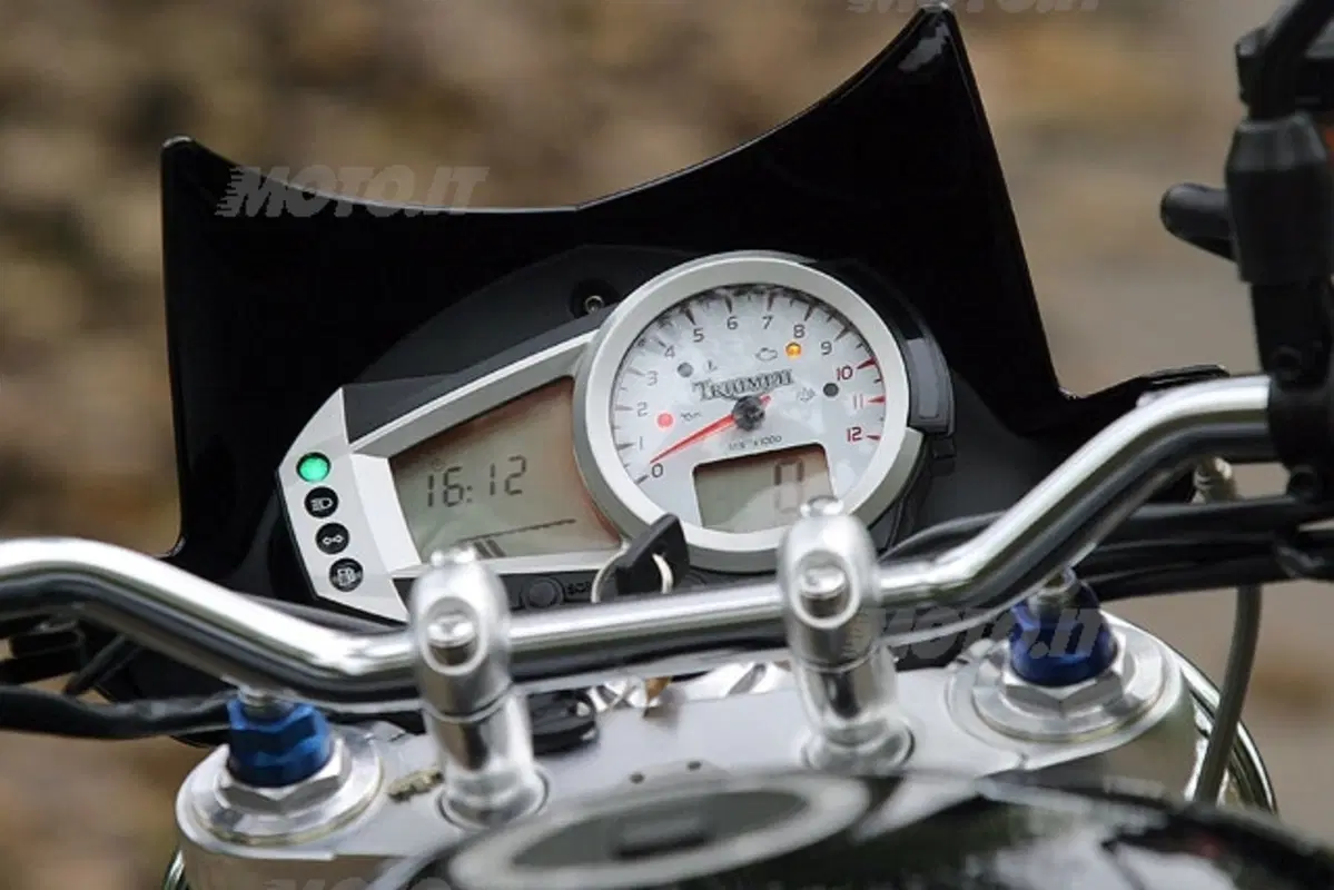 TRIUMPH Speed Triple 1050 (9)