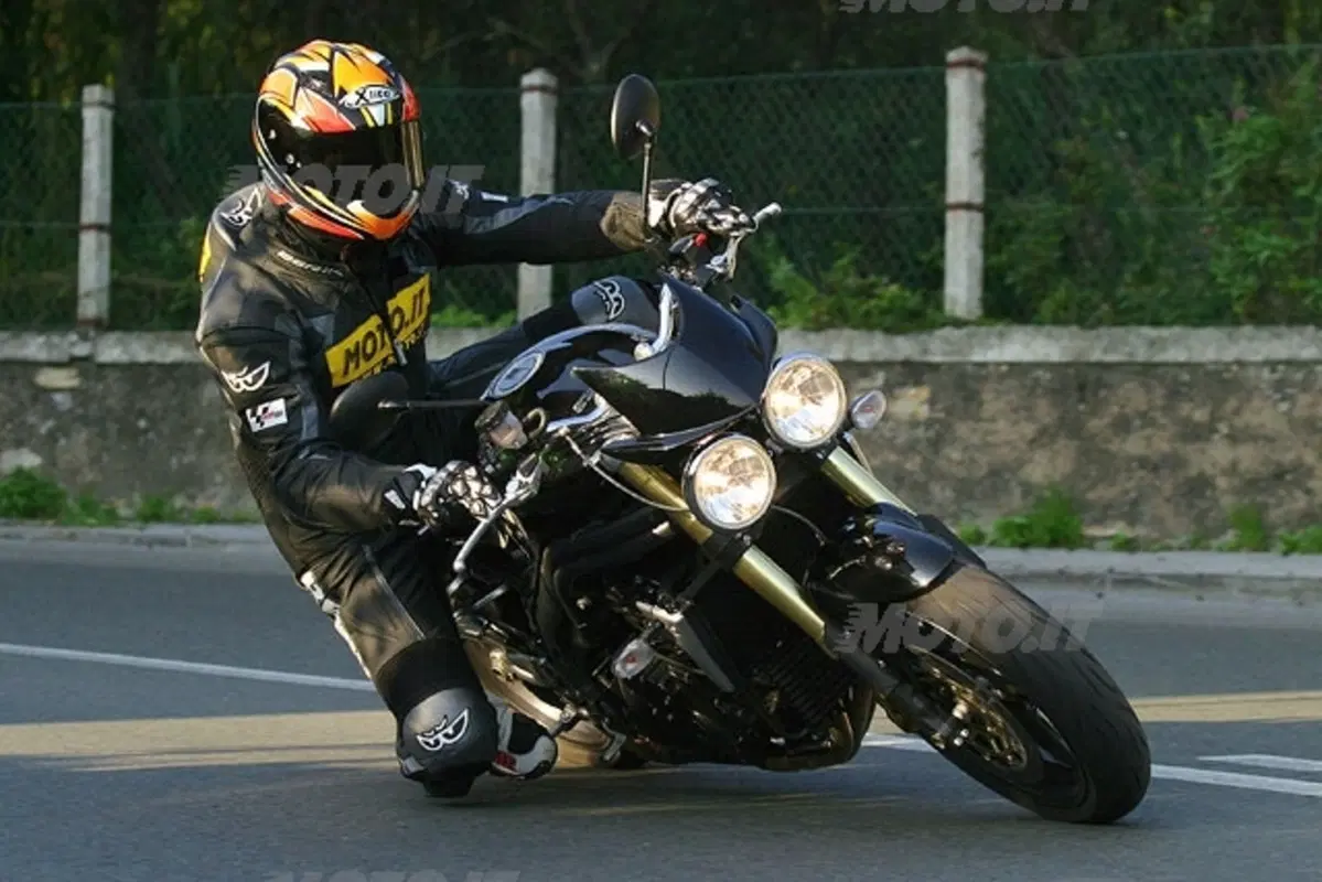 TRIUMPH Speed Triple 1050 (10)