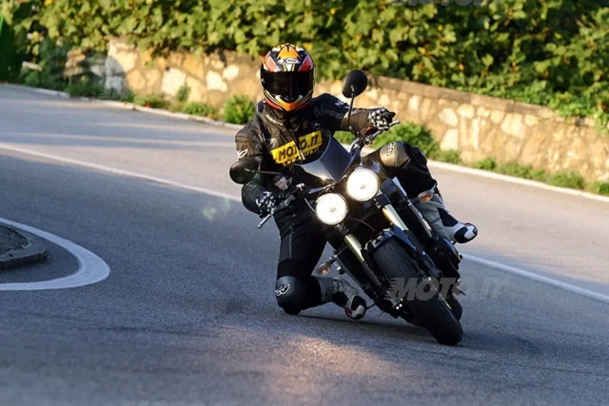 TRIUMPH Speed Triple 1050 (13)
