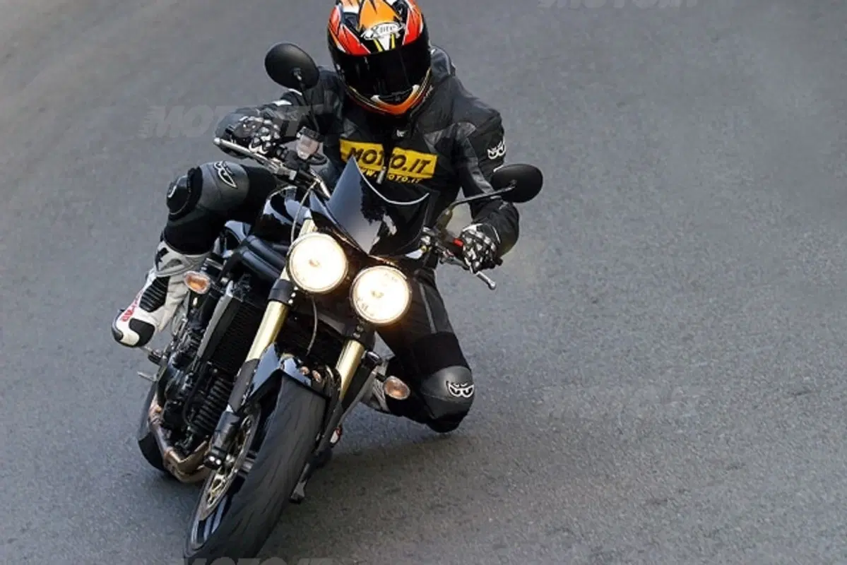 TRIUMPH Speed Triple 1050 (14)