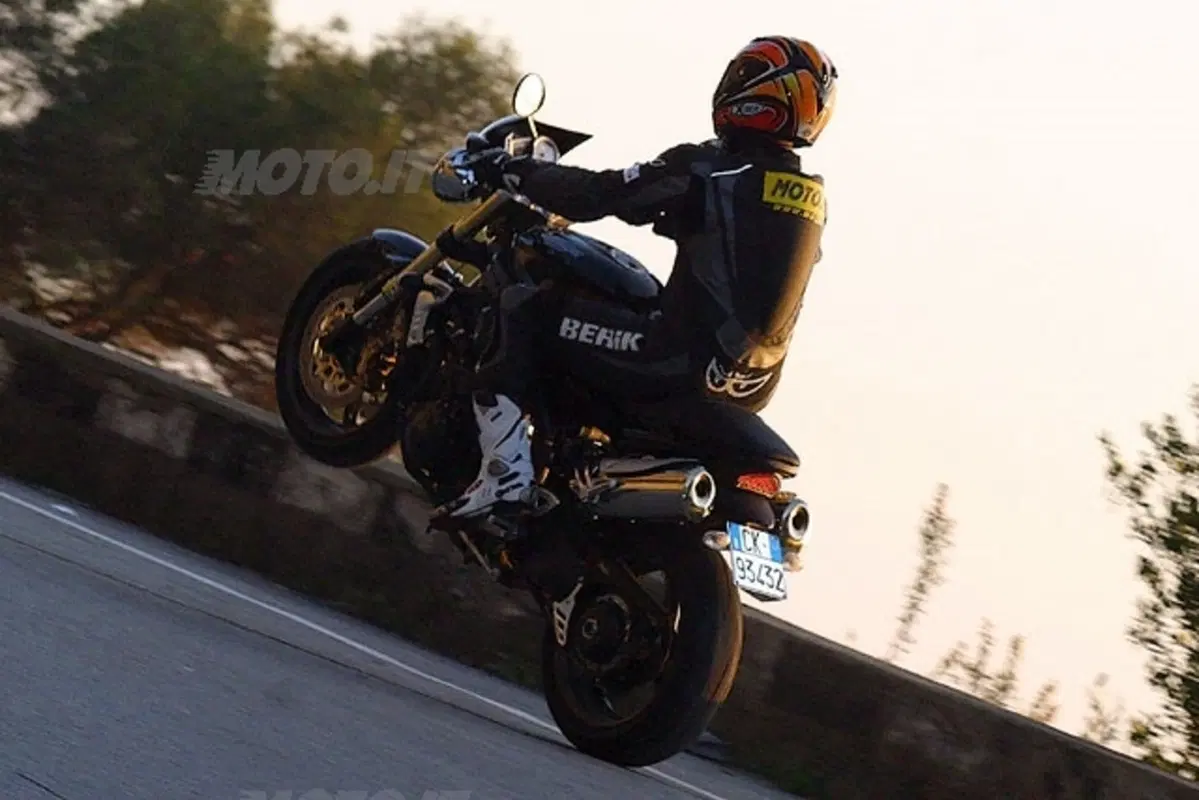 TRIUMPH Speed Triple 1050 (17)