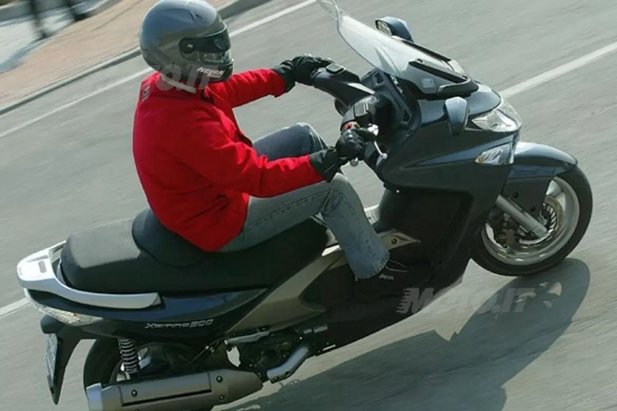 KYMCO Xciting 500 (2)