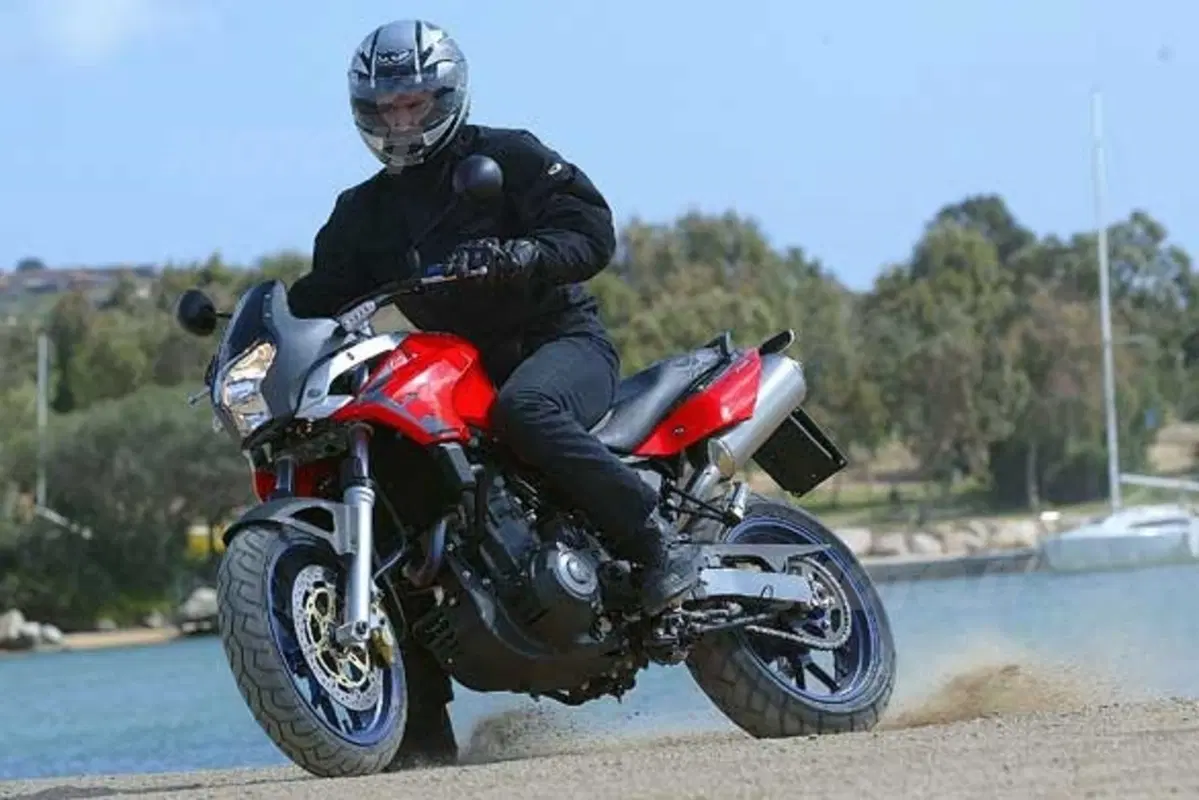 APRILIA Pegaso 650 Strada (2)