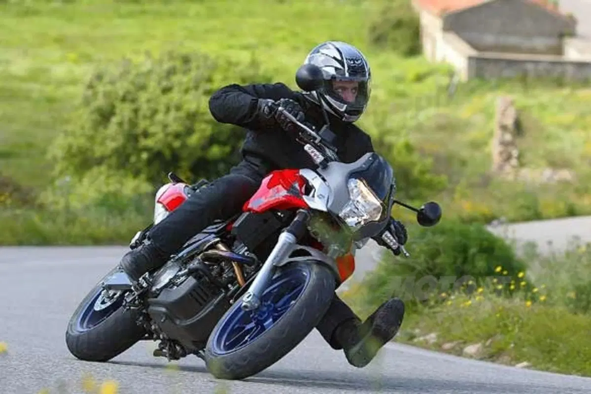 APRILIA Pegaso 650 Strada (8)