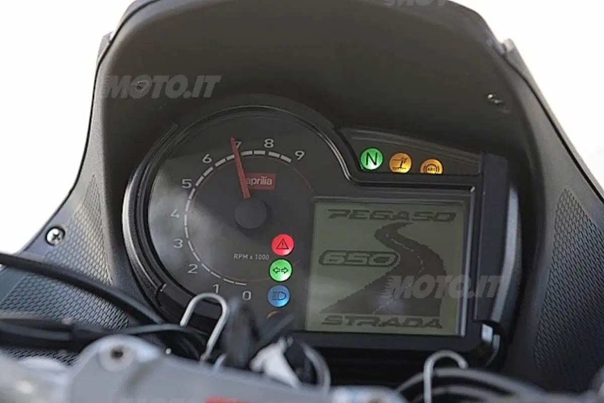 APRILIA Pegaso 650 Strada (9)