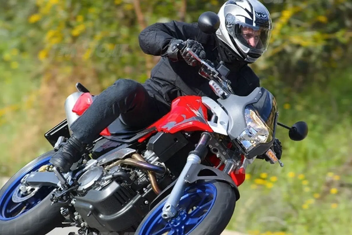 APRILIA Pegaso 650 Strada (17)