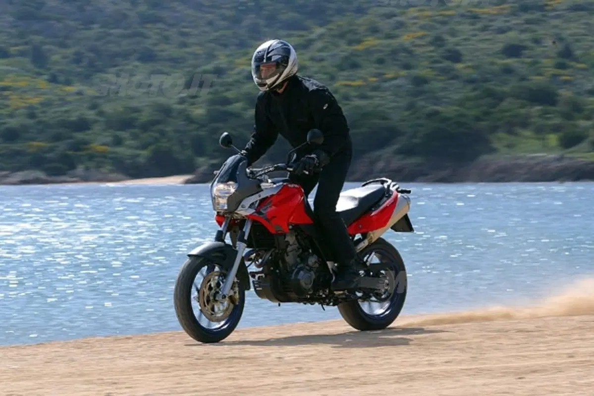 APRILIA Pegaso 650 Strada (23)