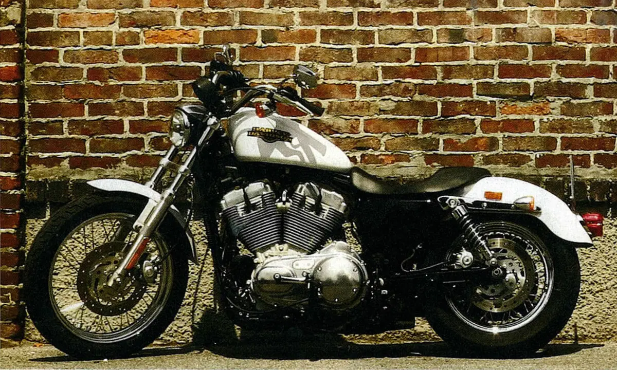 GUZZI V7 HARLEY 883 TRIUMPH BONNIE (13)