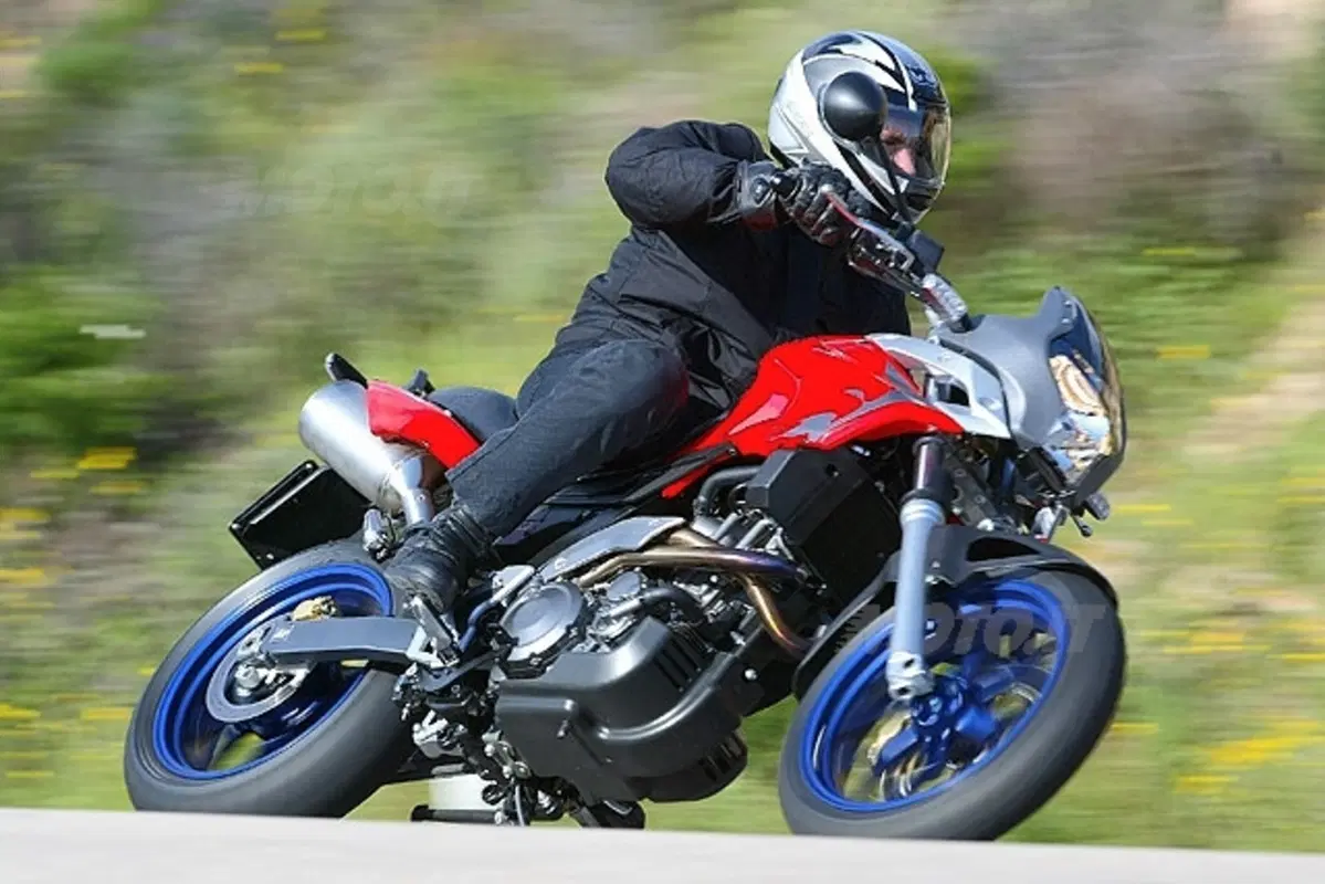 APRILIA Pegaso 650 Strada (26)