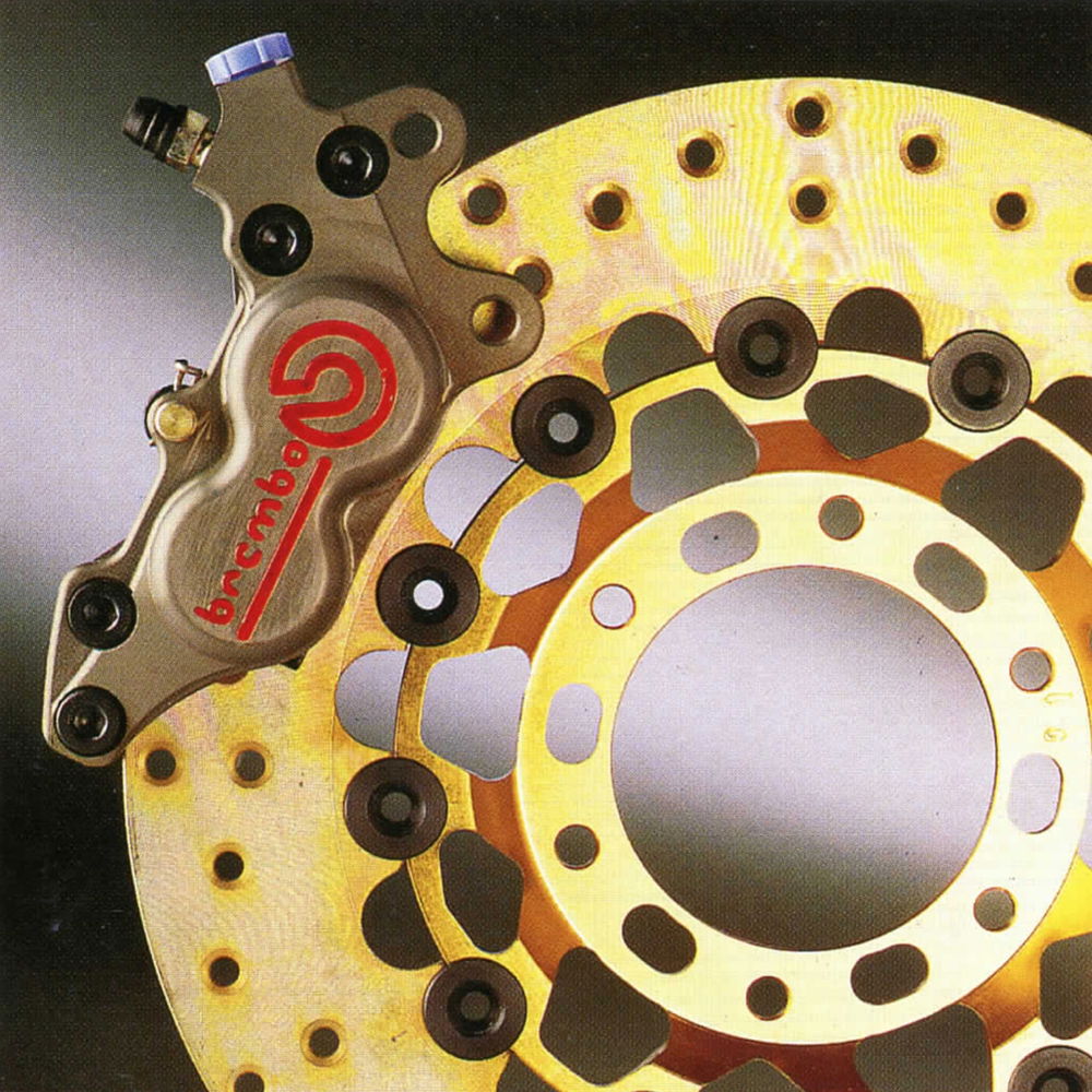 A partire dagli anni Ottanta le pinze Brembo a quattro pistoni opposti sono state grandi protagoniste tanto sulla scena agonistica quanto nella produzione di serie