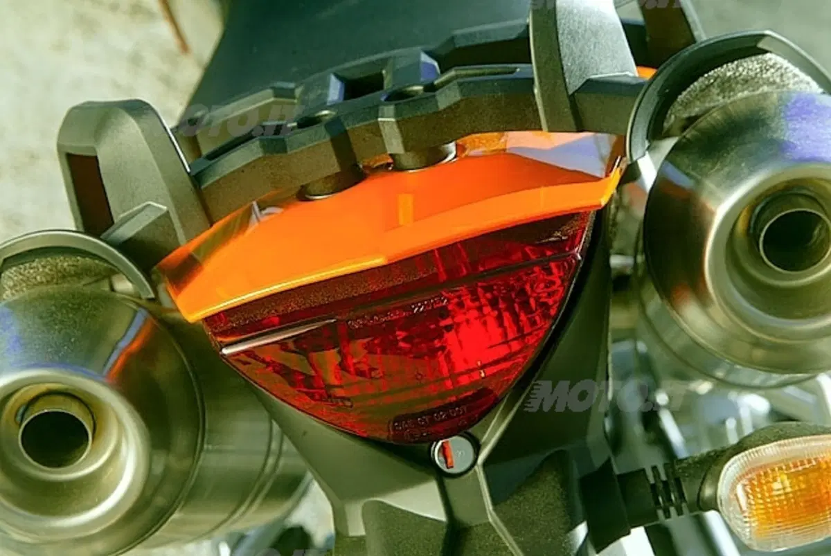 KTM 950 Supermoto (5)