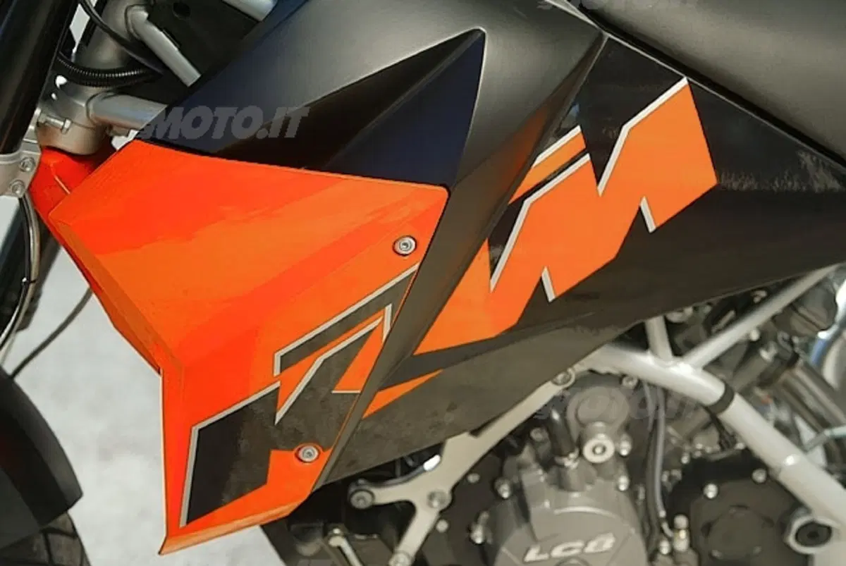 KTM 950 Supermoto (7)
