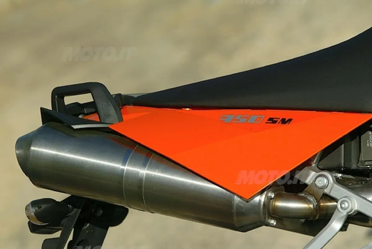 KTM 950 Supermoto (9)