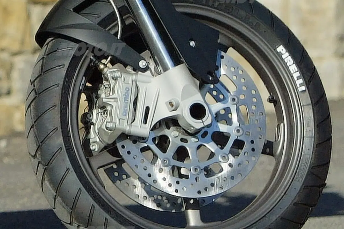 KTM 950 Supermoto (14)