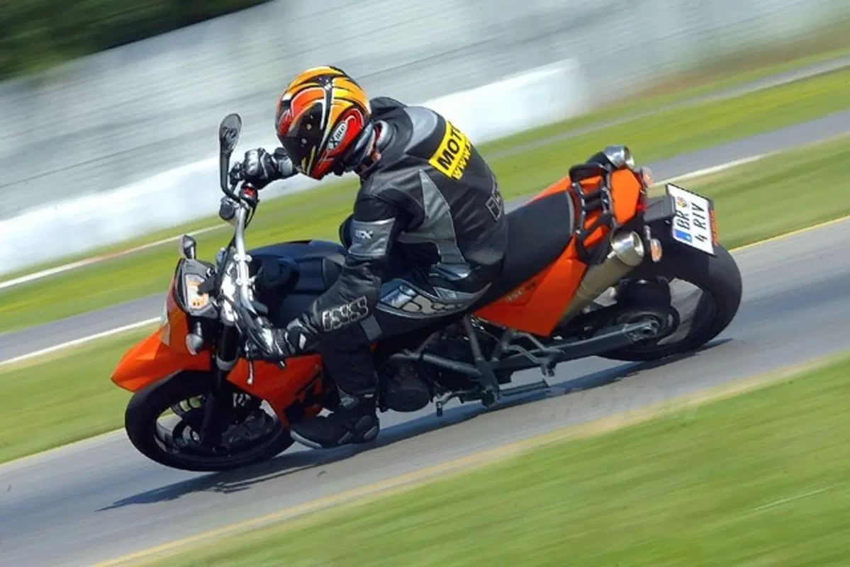KTM 950 Supermoto (20)