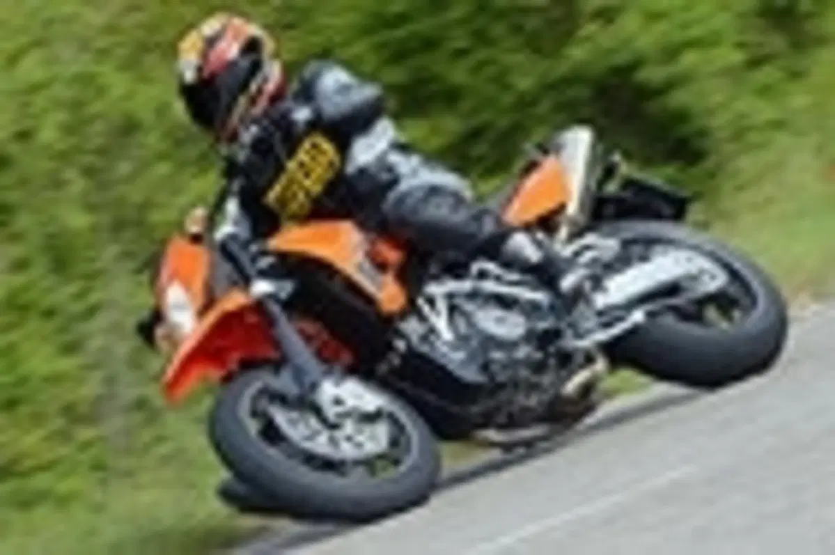KTM 950 Supermoto (27)