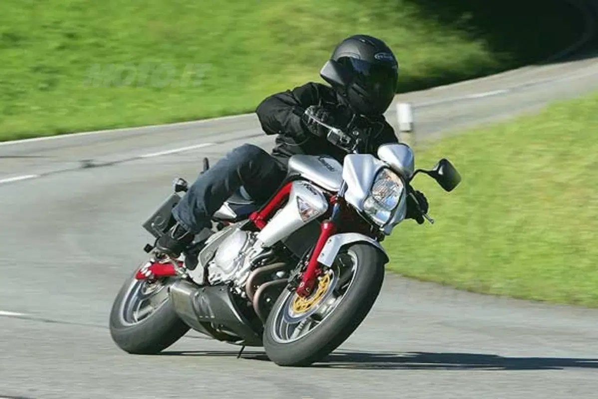 KAWASAKI ER-6n (2)