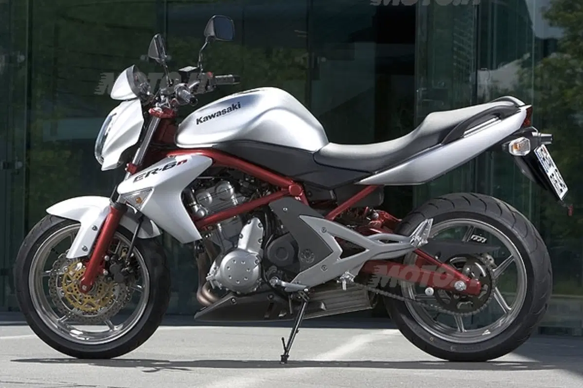 KAWASAKI ER-6n (3)