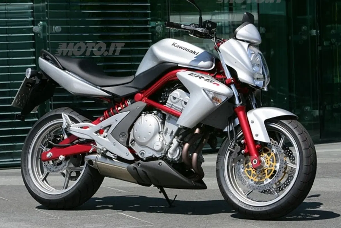 KAWASAKI ER-6n (5)