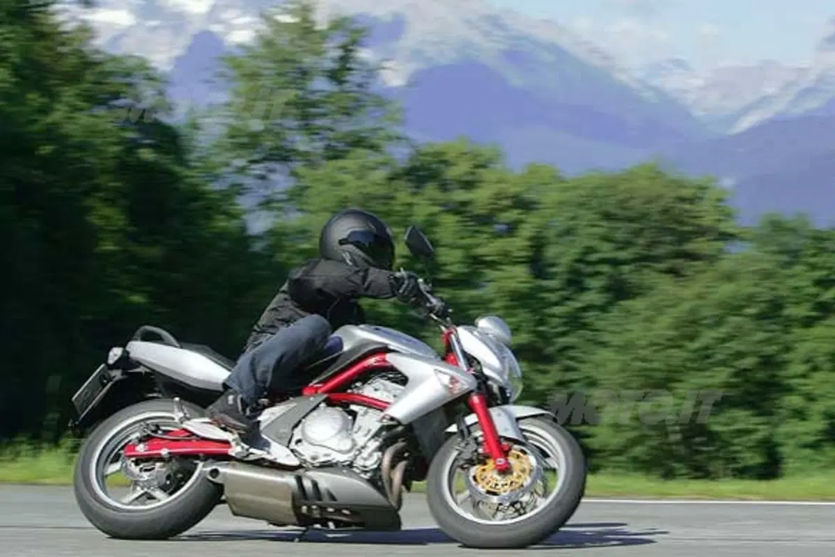 KAWASAKI ER-6n (6)