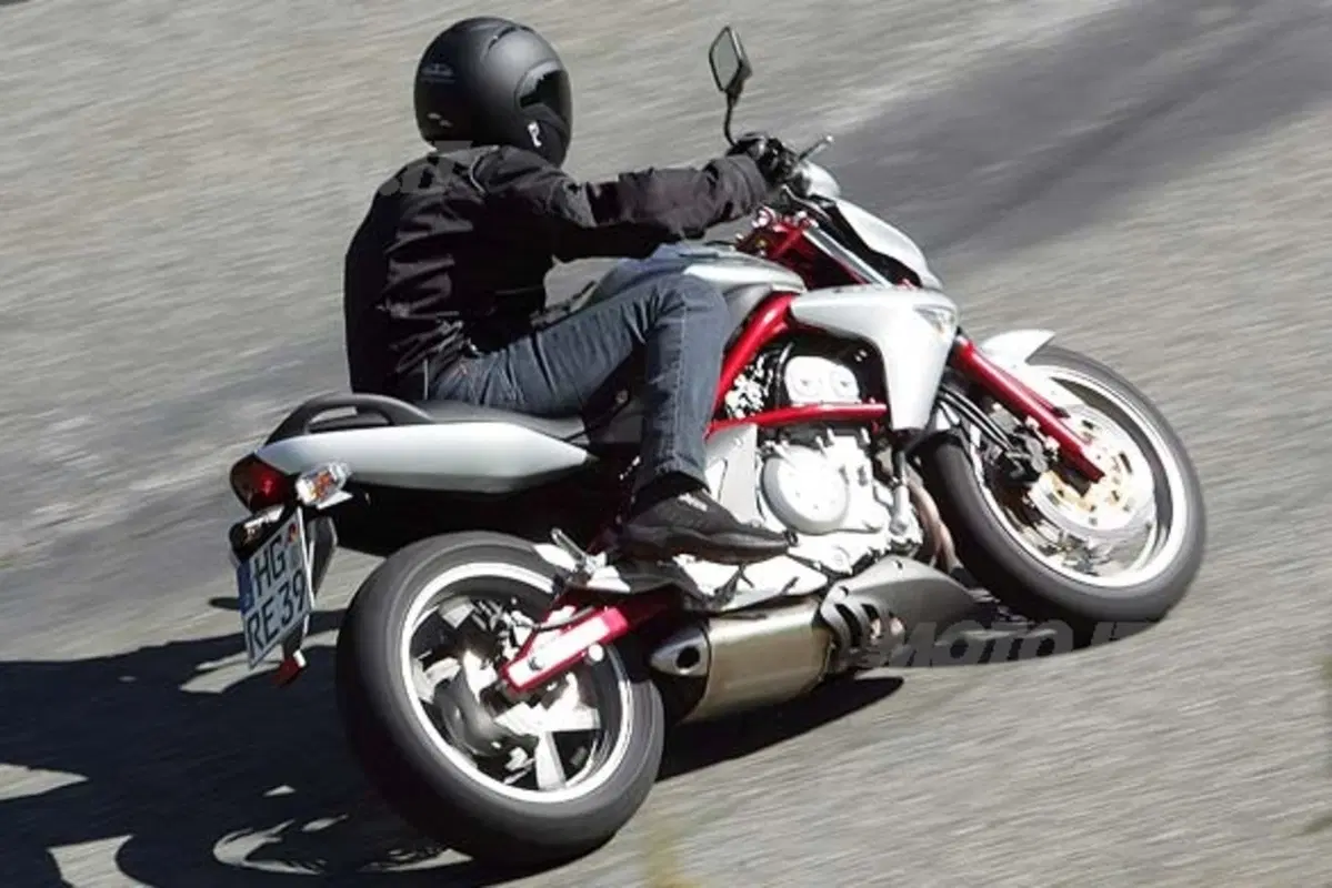KAWASAKI ER-6n (8)