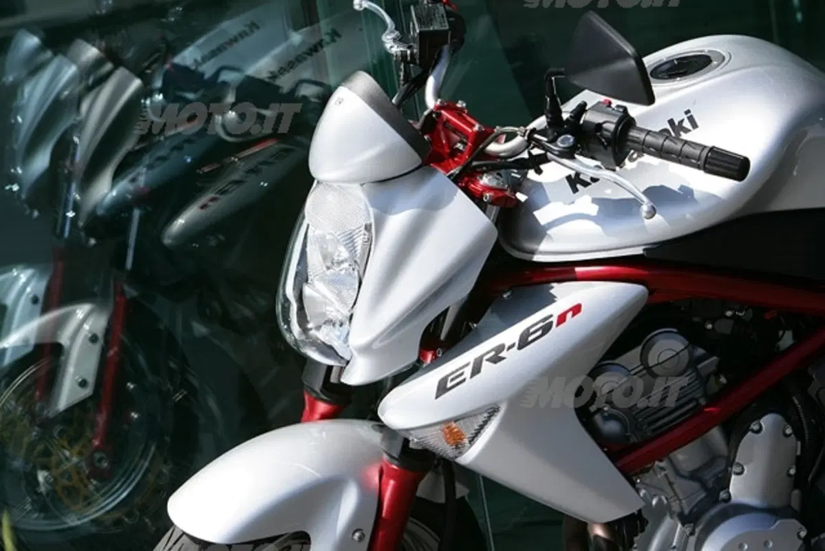 KAWASAKI ER-6n (9)