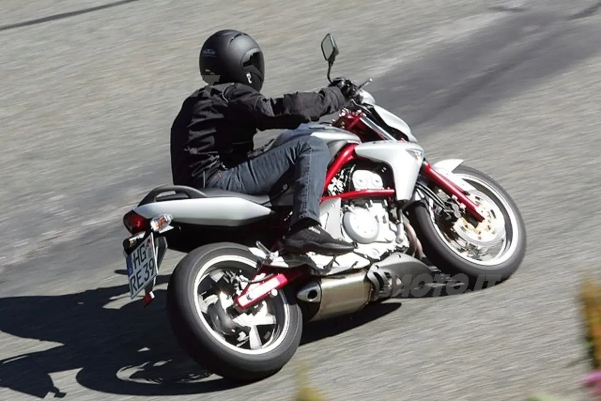 KAWASAKI ER-6n (15)