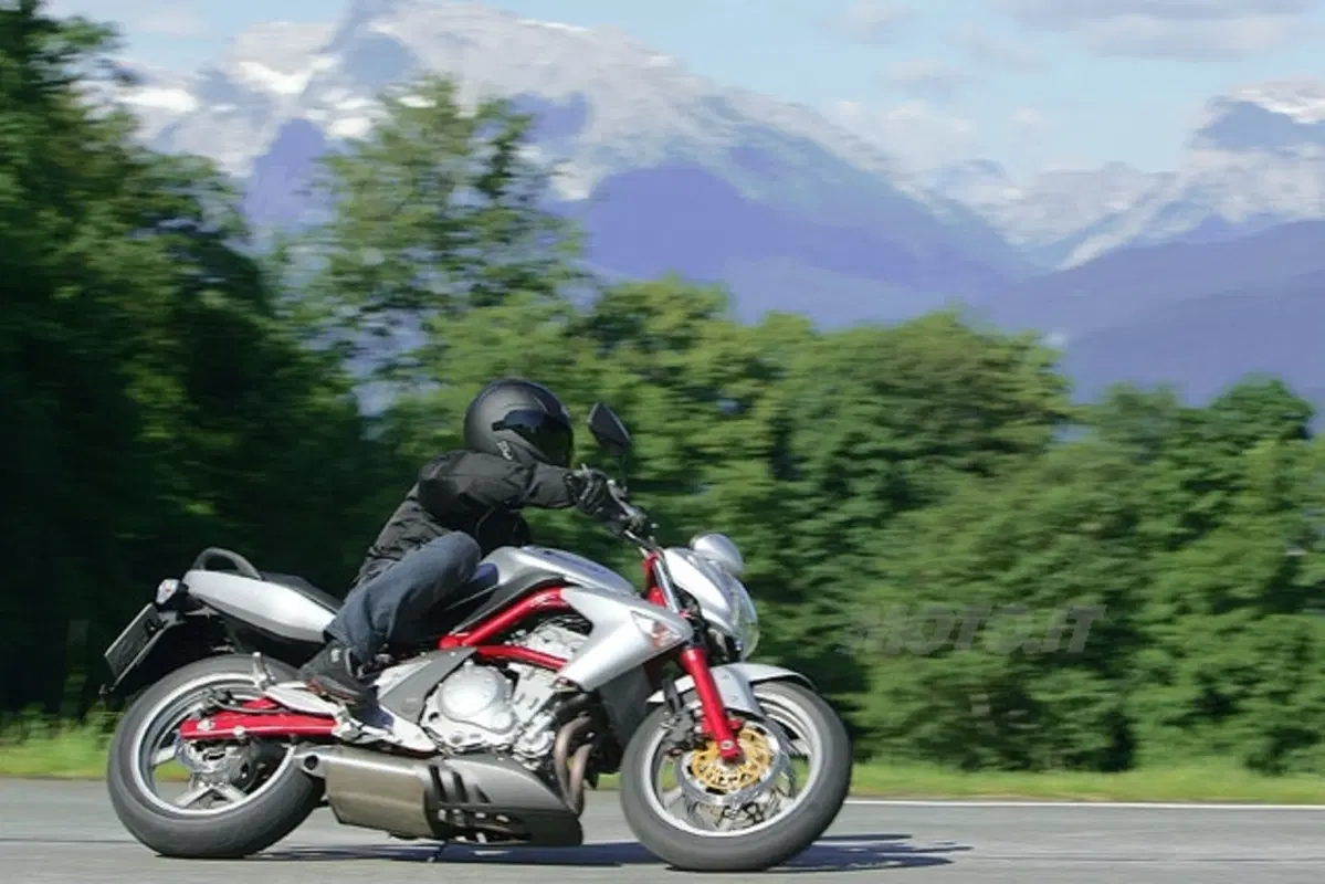 KAWASAKI ER-6n (18)
