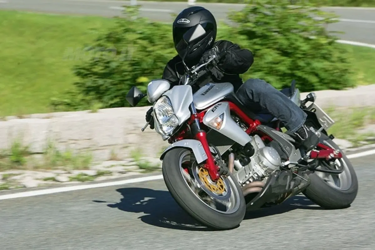 KAWASAKI ER-6n (20)