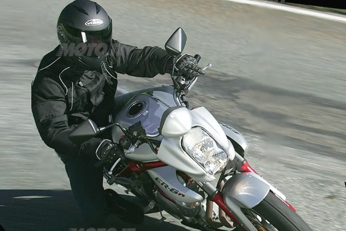 KAWASAKI ER-6n (21)