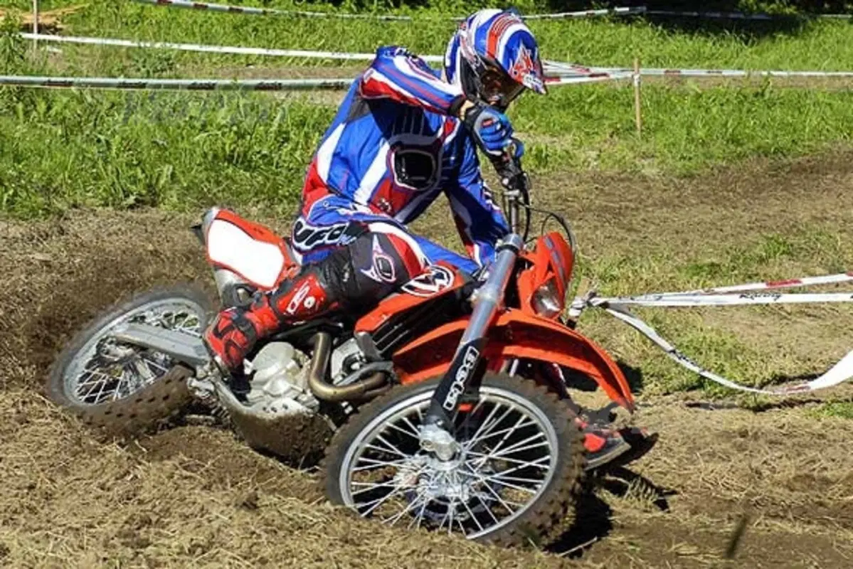 BETA Enduro RR 4T (2)
