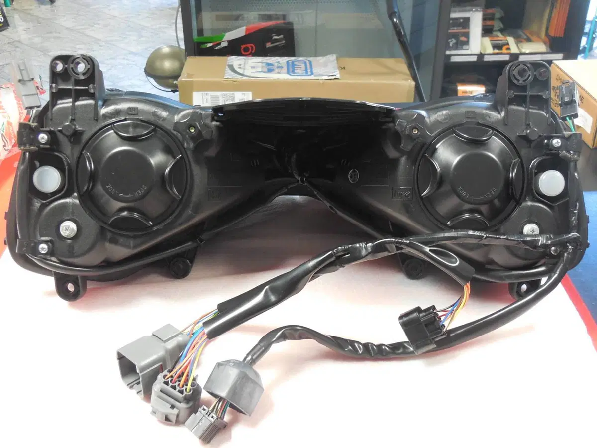Fanale anteriore originale per Kawasaki ZX10 R 200 (4)