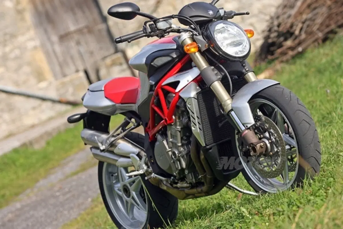 MV AGUSTA Brutale 910 S (2)