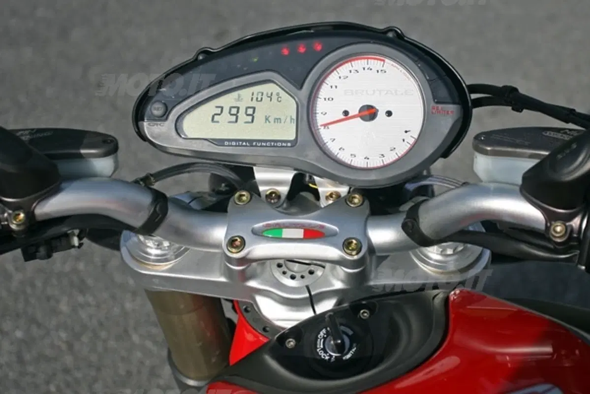 MV AGUSTA Brutale 910 S (6)