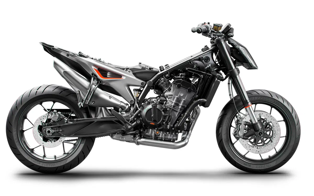 KTM 790 Duke. Media ready to race