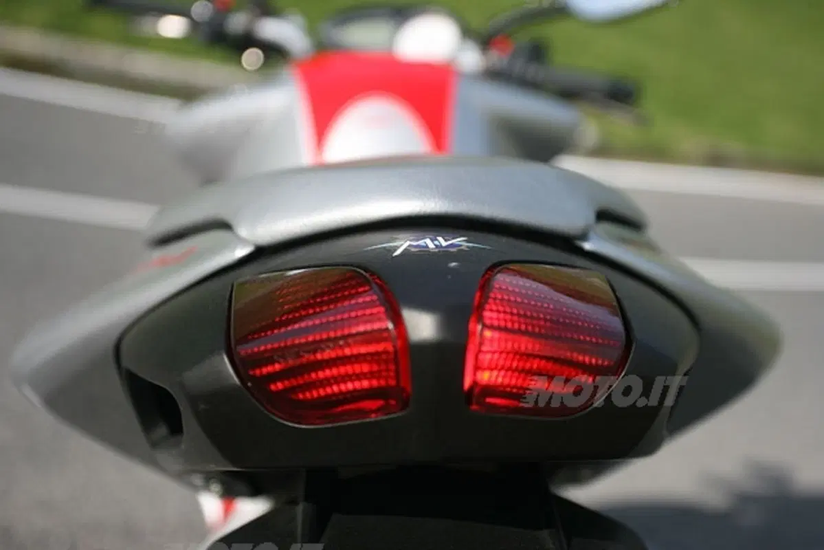 MV AGUSTA Brutale 910 S (9)