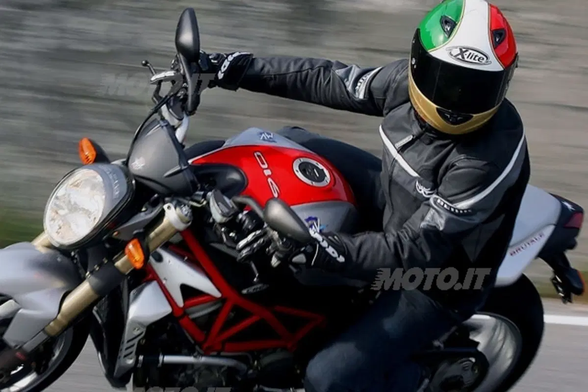 MV AGUSTA Brutale 910 S (14)