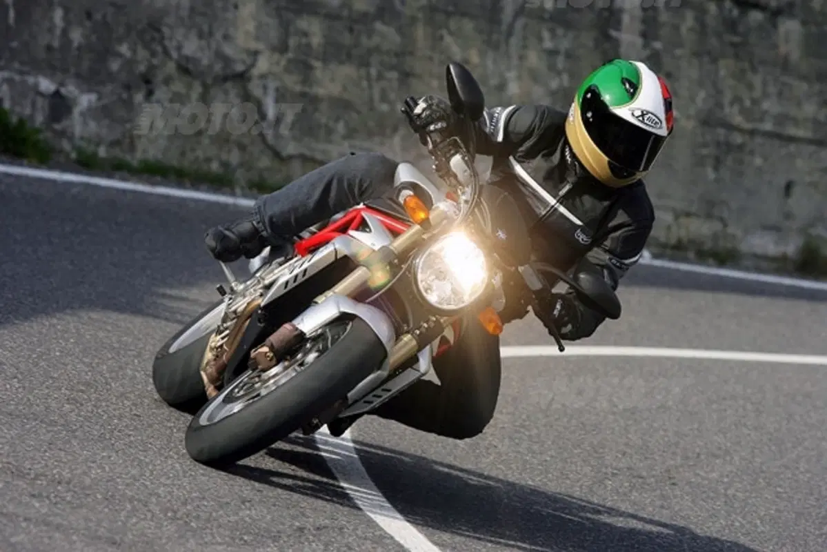 MV AGUSTA Brutale 910 S (15)