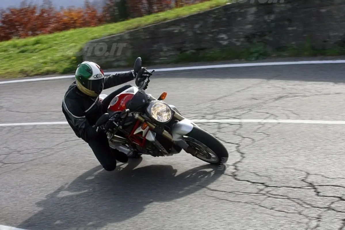MV AGUSTA Brutale 910 S (16)