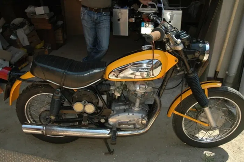 La moto prima del restauro