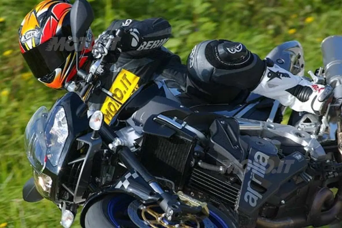 APRILIA Tuono 1000 R (4)