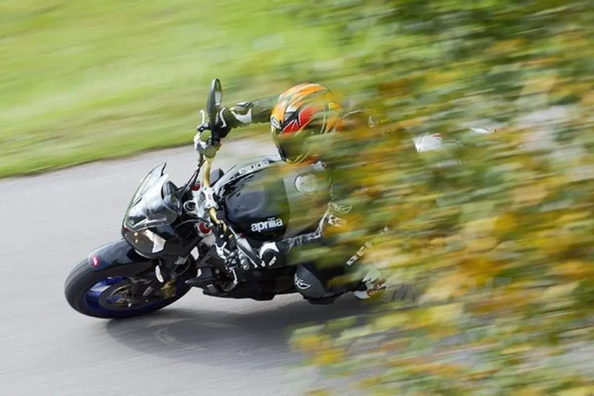 APRILIA Tuono 1000 R (6)
