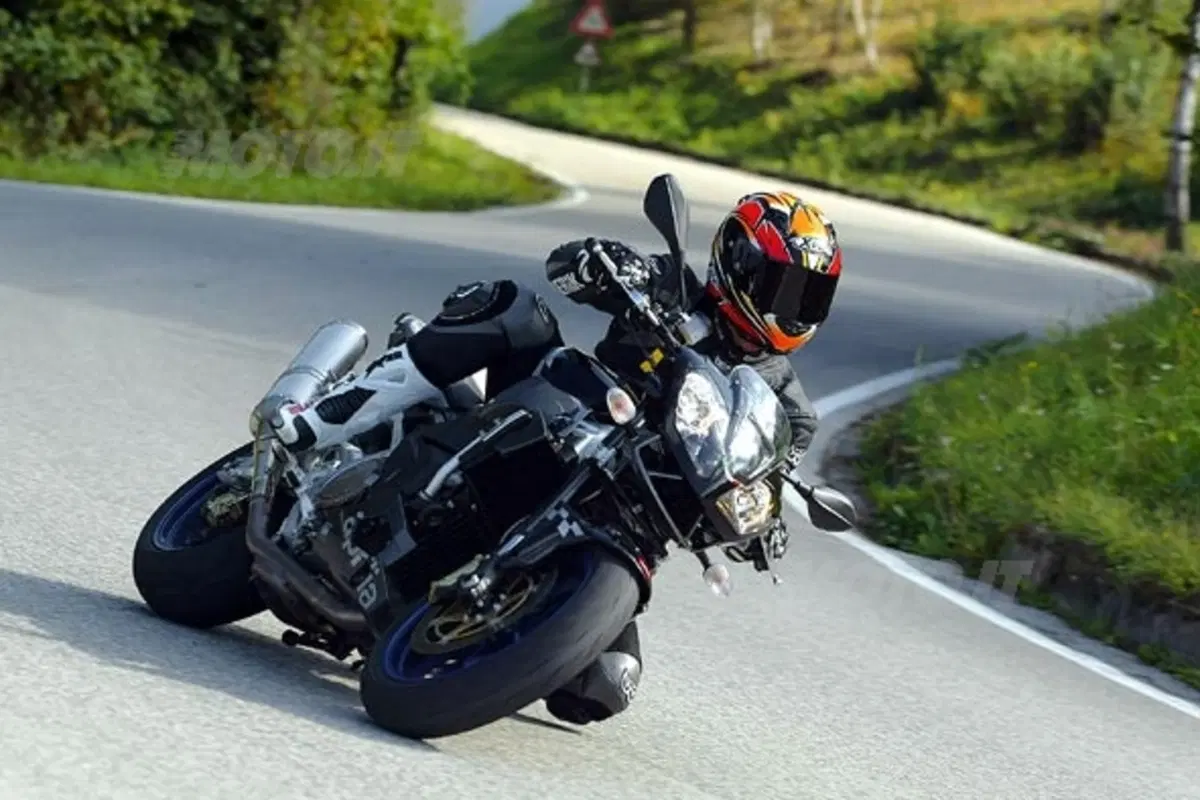 APRILIA Tuono 1000 R (8)