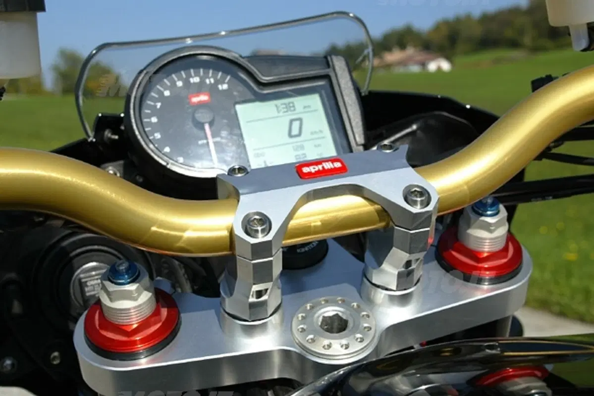 APRILIA Tuono 1000 R (9)