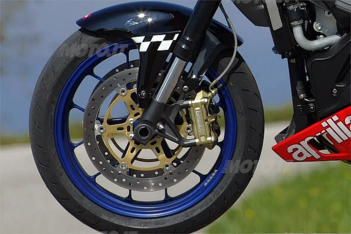 APRILIA Tuono 1000 R (15)