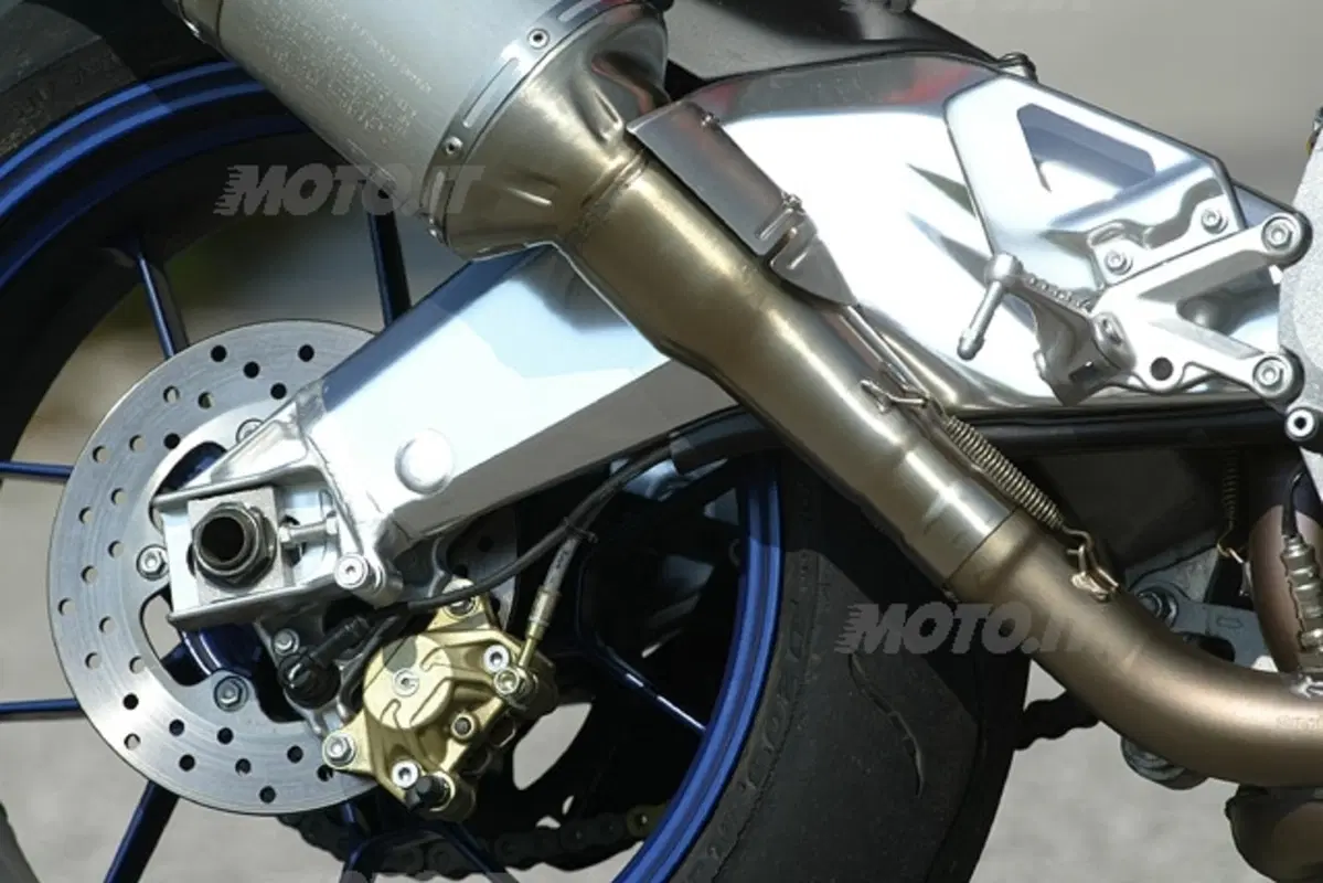 APRILIA Tuono 1000 R (16)