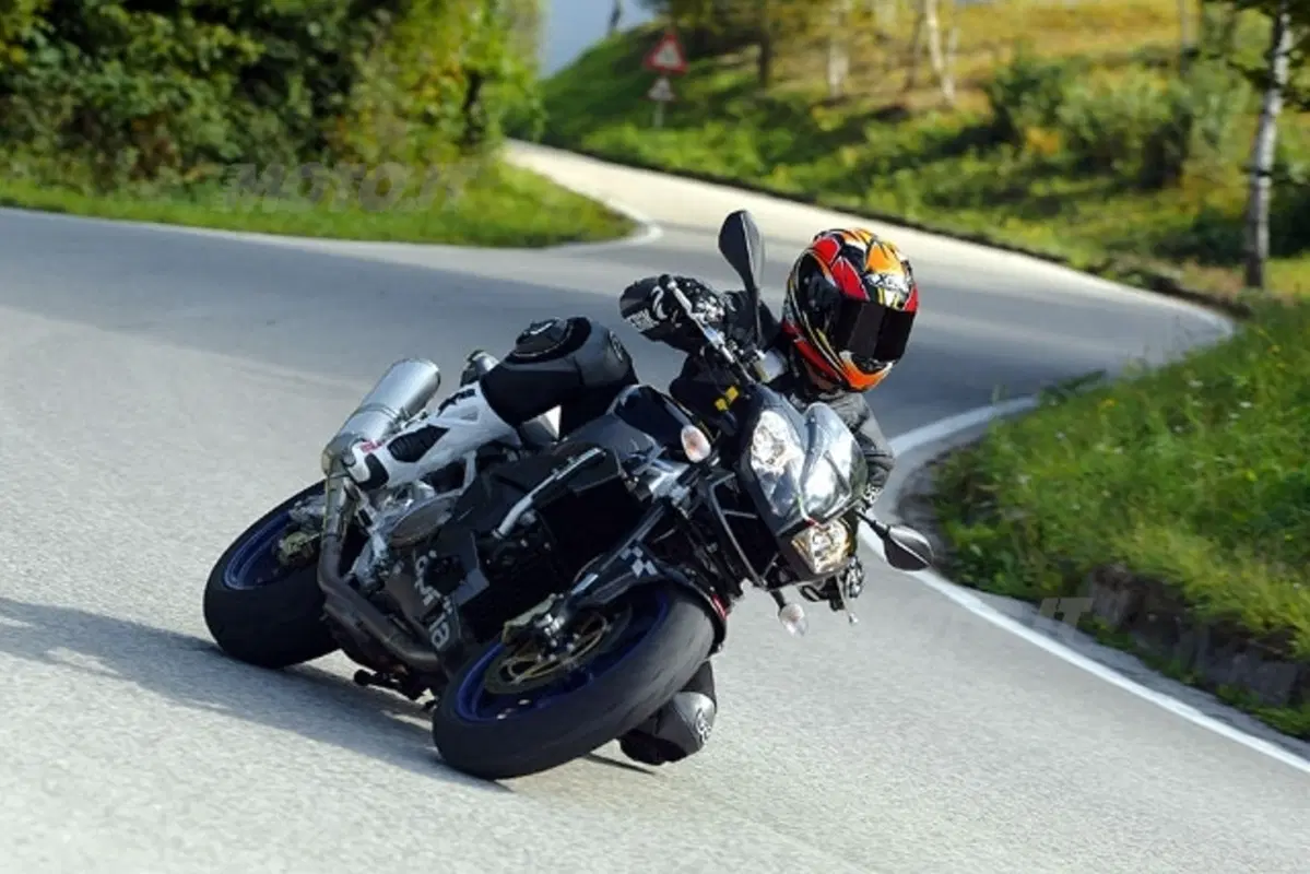 APRILIA Tuono 1000 R (18)