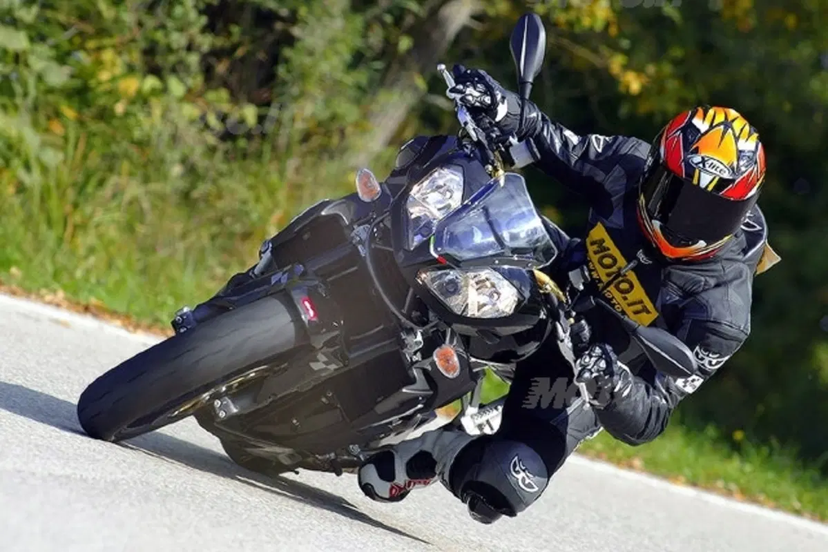 APRILIA Tuono 1000 R (21)